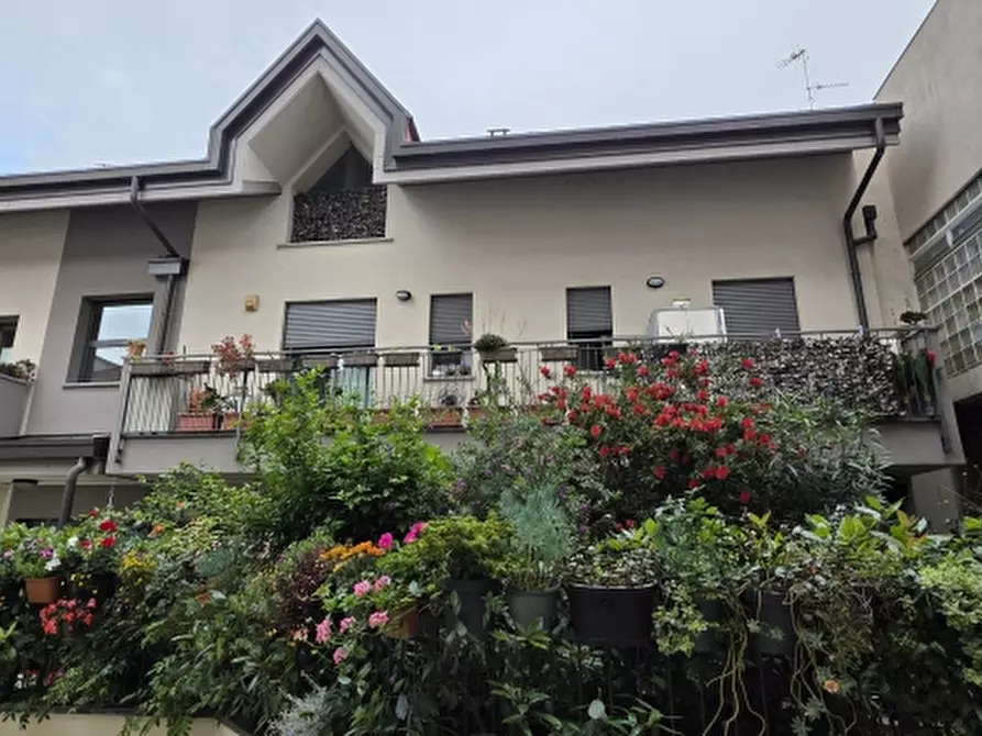 Immagine 2 di Appartamento in vendita  a Varedo