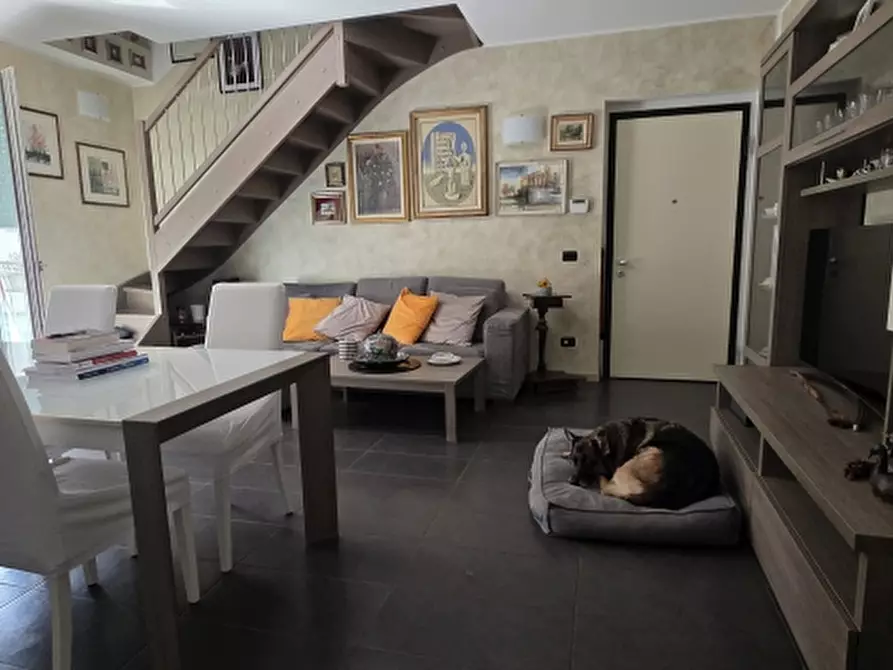 Immagine 4 di Appartamento in vendita  a Varedo