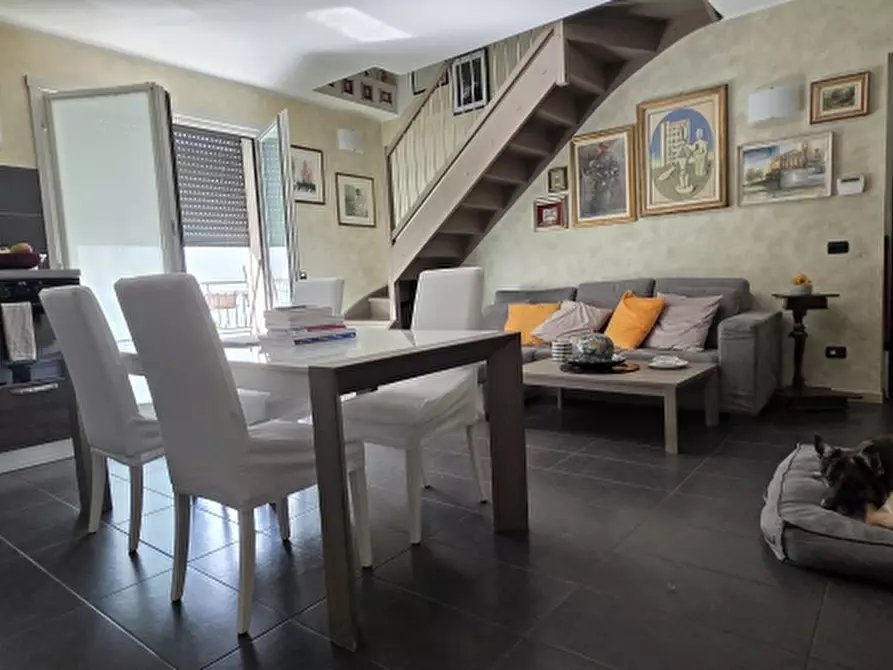 Immagine 5 di Appartamento in vendita  a Varedo