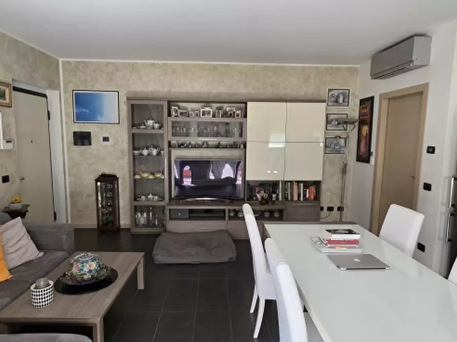 Immagine 6 di Appartamento in vendita  a Varedo