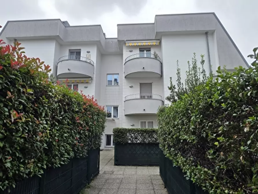 Immagine 2 di Appartamento in vendita  a Desio