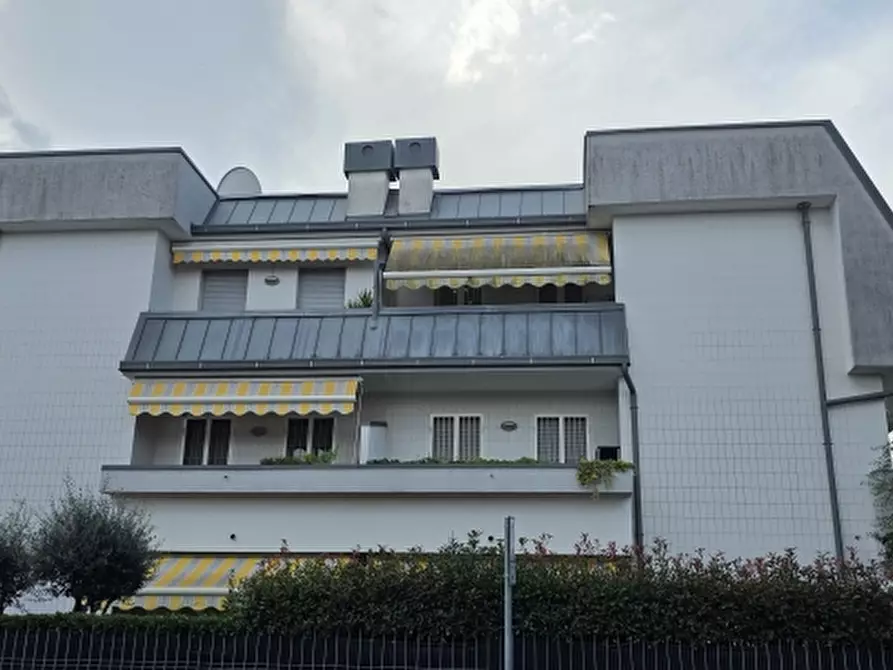 Immagine 17 di Appartamento in vendita  a Desio