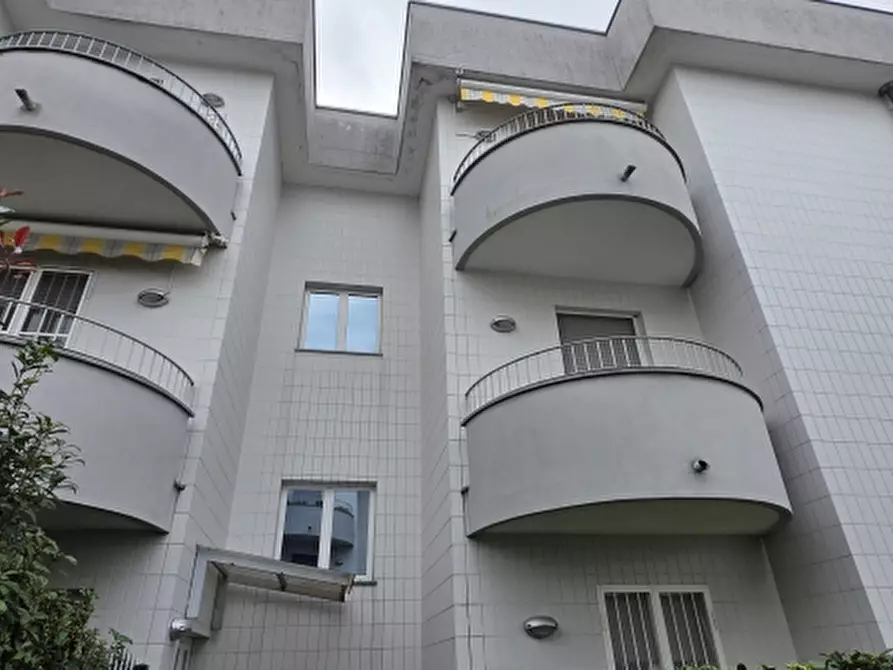 Immagine 18 di Appartamento in vendita  a Desio