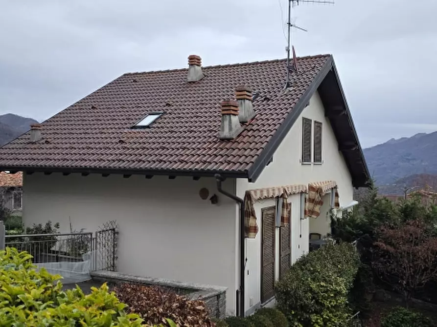 Immagine 1 di Villa in vendita  a Caglio