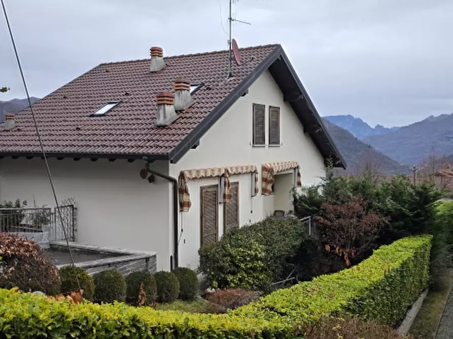 Immagine 2 di Villa in vendita  a Caglio