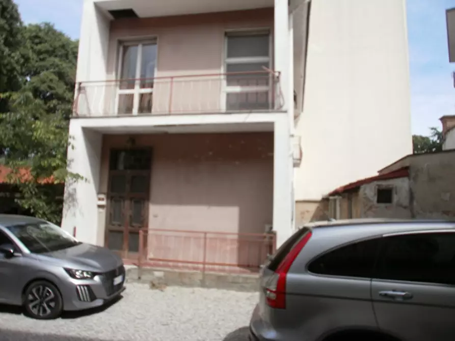Immagine 1 di Casa indipendente in vendita  in Via Roma a Nova Milanese