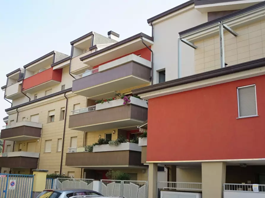Immagine 1 di Appartamento in vendita  a Varedo