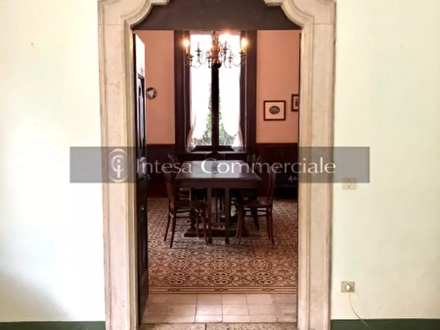 Immagine 15 di Palazzo in vendita  a Brescia