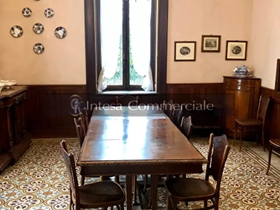 Immagine 25 di Palazzo in vendita  a Brescia