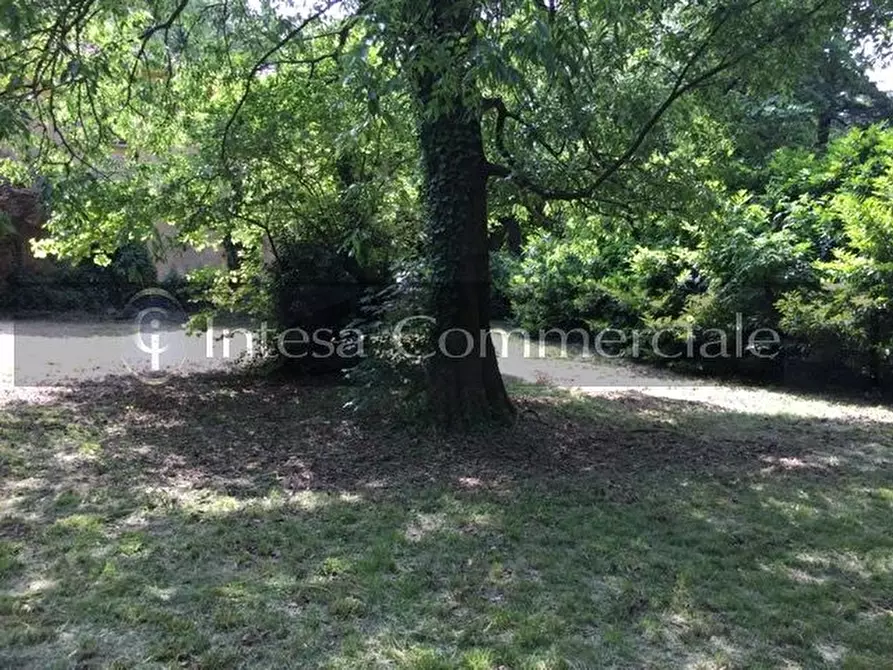 Immagine 10 di Palazzo in vendita  a Brescia