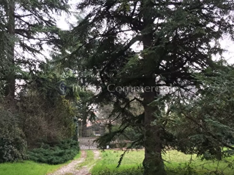 Immagine 11 di Palazzo in vendita  a Brescia