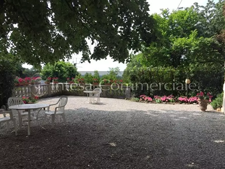 Immagine 3 di Palazzo in vendita  a Brescia