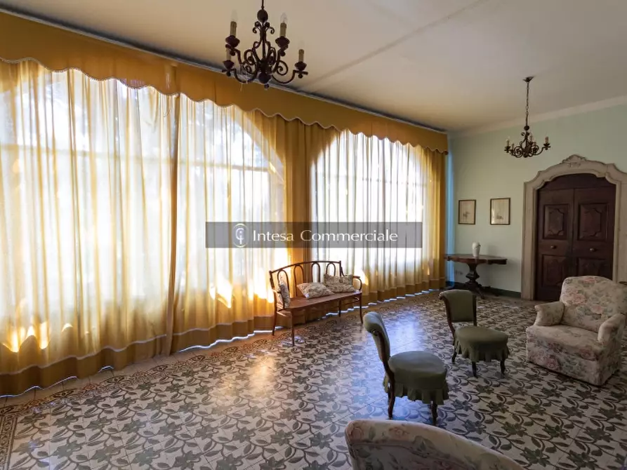 Immagine 21 di Palazzo in vendita  a Brescia