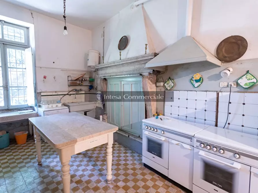 Immagine 26 di Palazzo in vendita  a Brescia