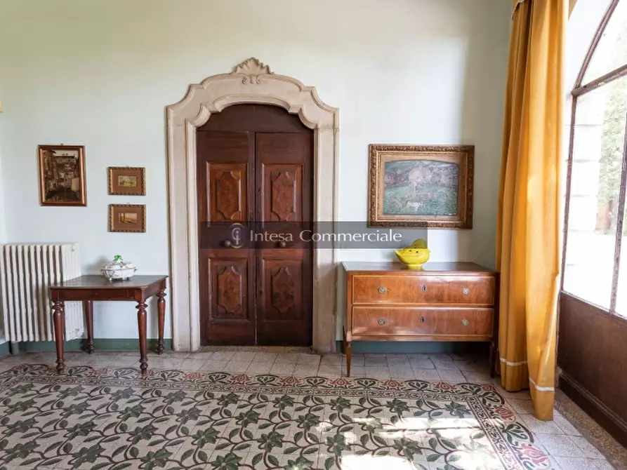 Immagine 27 di Palazzo in vendita  a Brescia