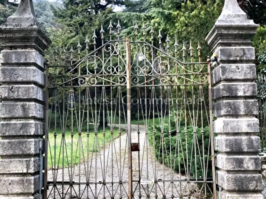 Immagine 8 di Palazzo in vendita  a Brescia