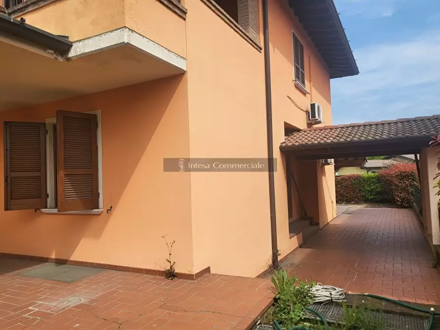 Immagine 1 di Villa in vendita  a Travagliato