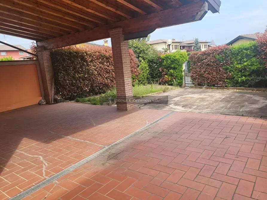 Immagine 3 di Villa in vendita  a Travagliato