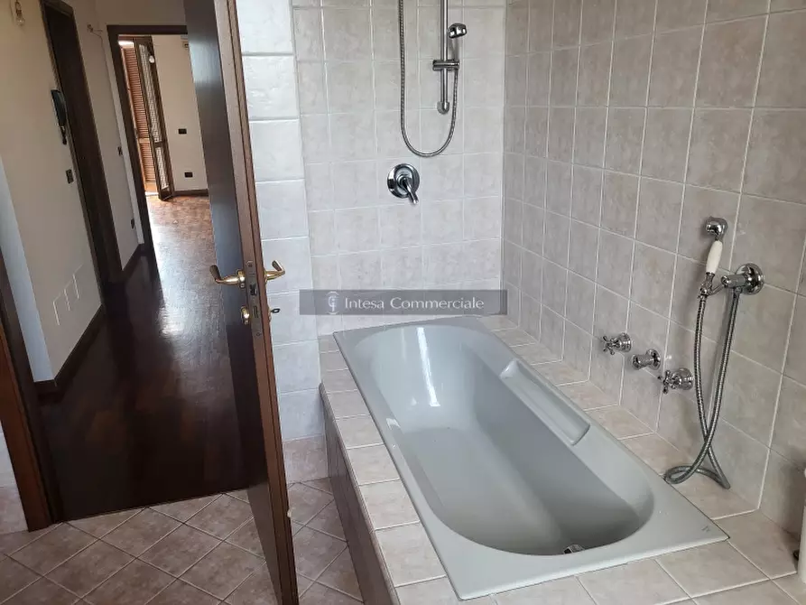 Immagine 15 di Villa in vendita  a Travagliato