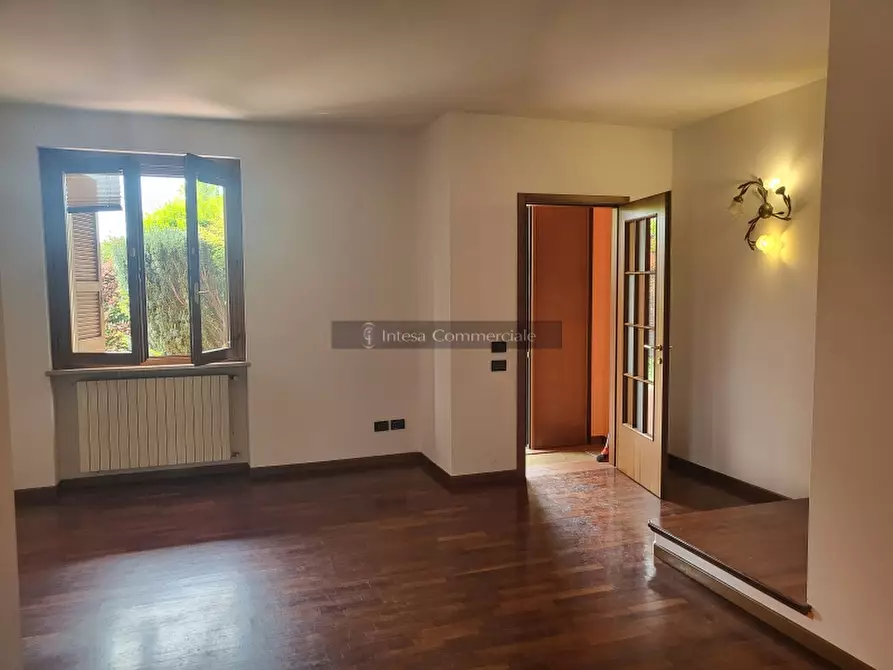 Immagine 4 di Villa in vendita  a Travagliato