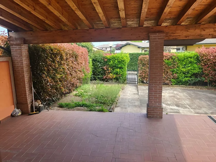 Immagine 8 di Villa in vendita  a Travagliato