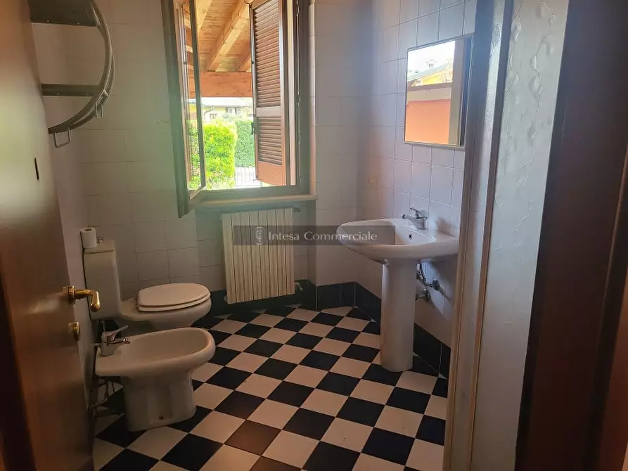 Immagine 9 di Villa in vendita  a Travagliato