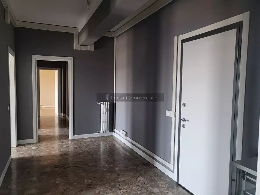 Immagine 2 di Ufficio in affitto  a Brescia