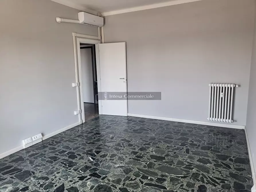 Immagine 4 di Ufficio in affitto  a Brescia