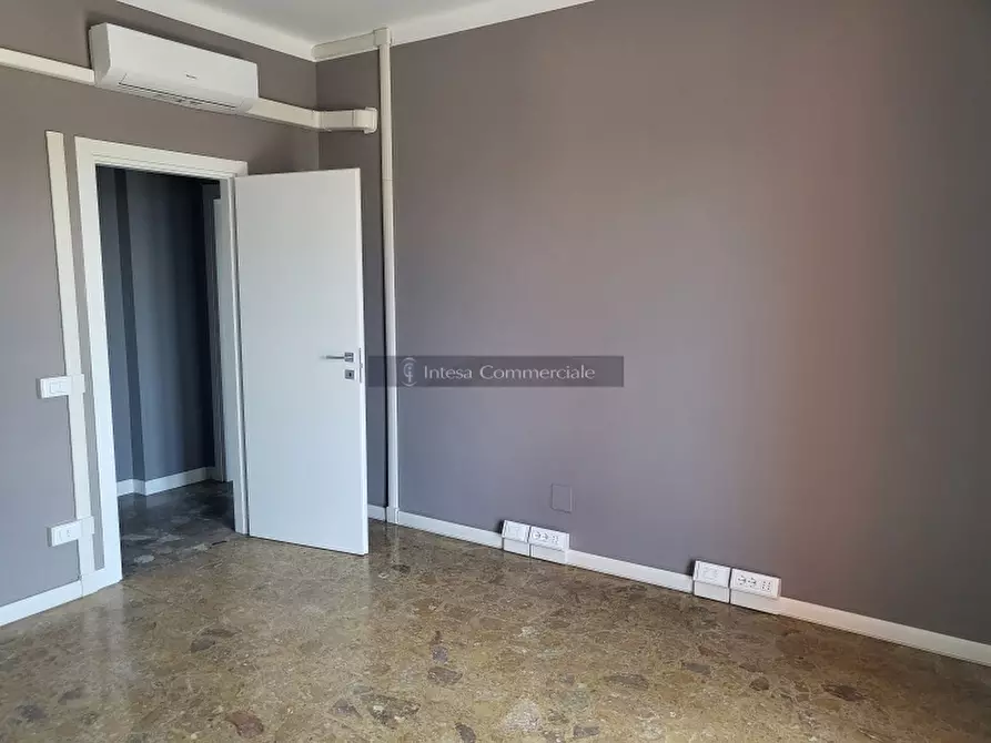 Immagine 6 di Ufficio in affitto  a Brescia