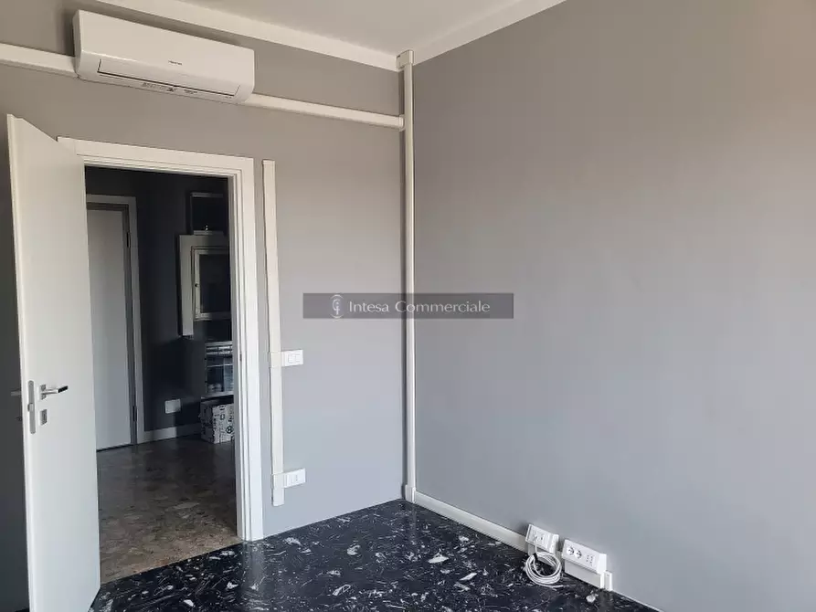 Immagine 8 di Ufficio in affitto  a Brescia