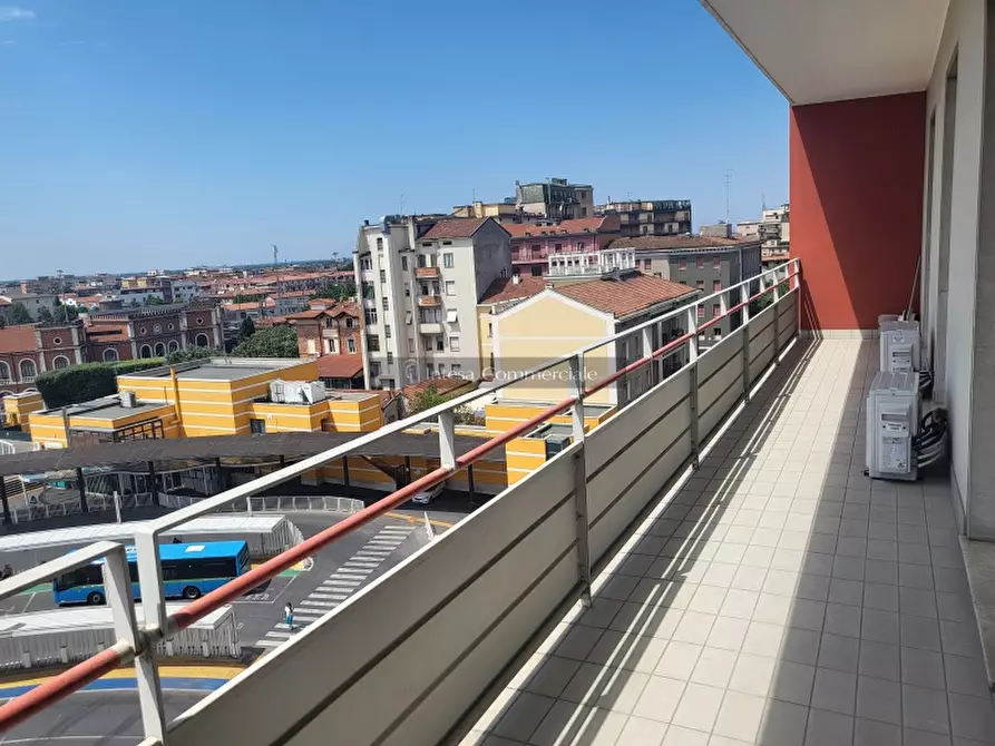 Immagine 10 di Ufficio in affitto  a Brescia