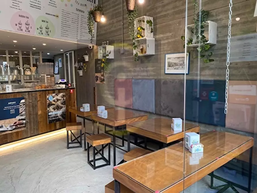 Immagine 1 di Negozio in vendita  in PIAZZA VITTORIA a Brescia