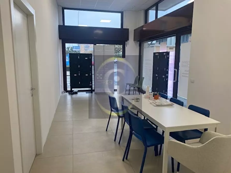 Immagine 2 di Negozio in affitto  in VIALE DUCA DEGLI ABRUZZI a Brescia