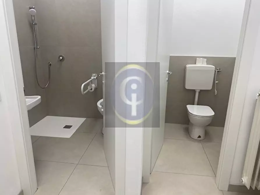 Immagine 6 di Negozio in affitto  in VIALE DUCA DEGLI ABRUZZI a Brescia