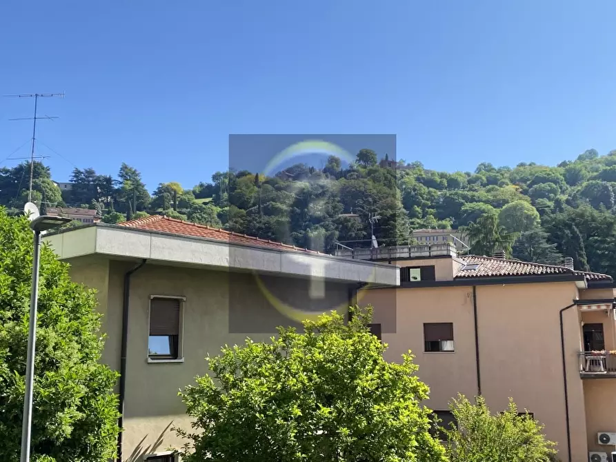 Immagine 2 di Appartamento in vendita  in VIA CROCIFISSA DI ROSA a Brescia
