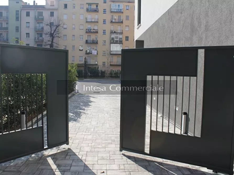 Immagine 6 di Negozio in vendita  a Brescia