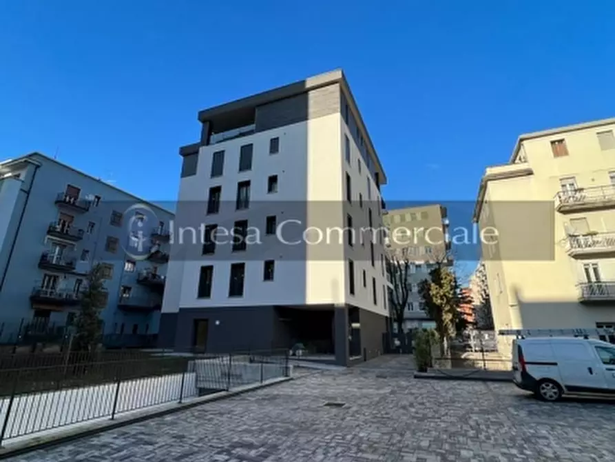 Immagine 5 di Negozio in vendita  a Brescia