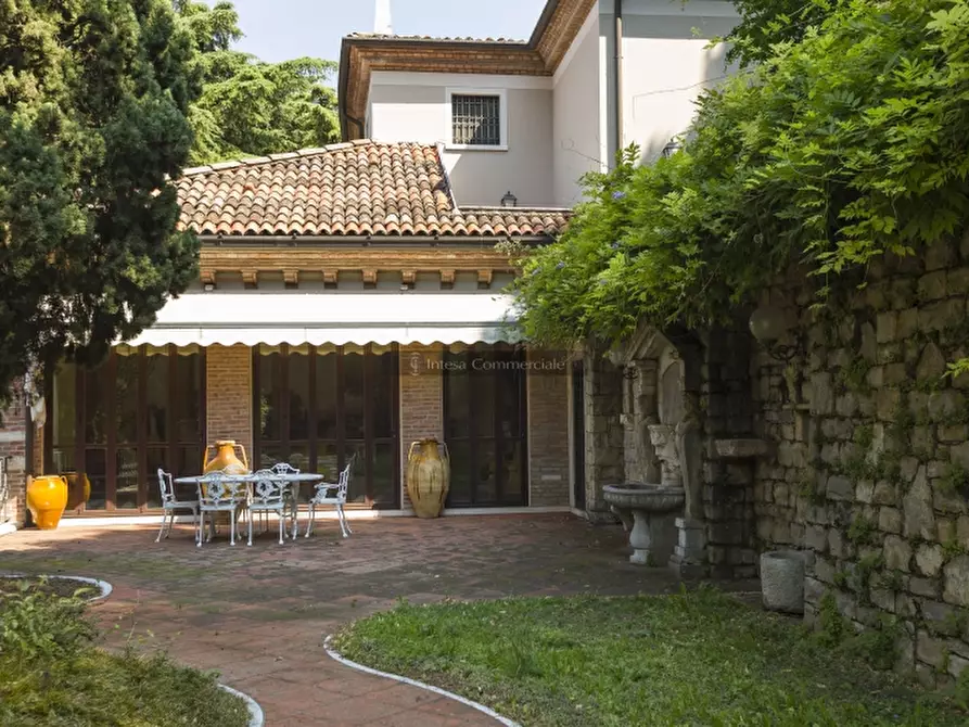 Immagine 14 di Villa in vendita  a Brescia