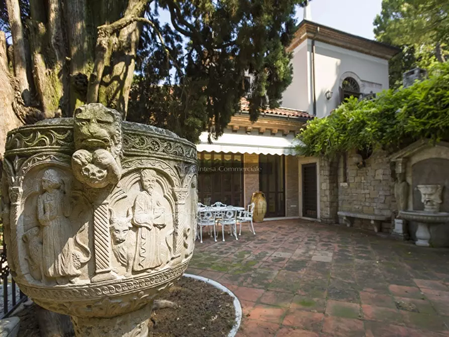 Immagine 15 di Villa in vendita  a Brescia