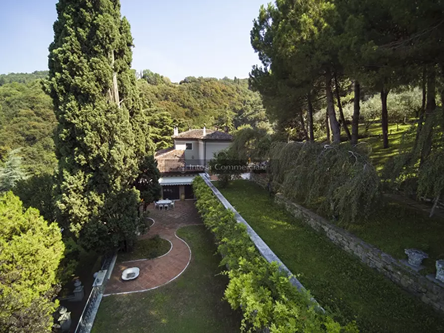 Immagine 17 di Villa in vendita  a Brescia