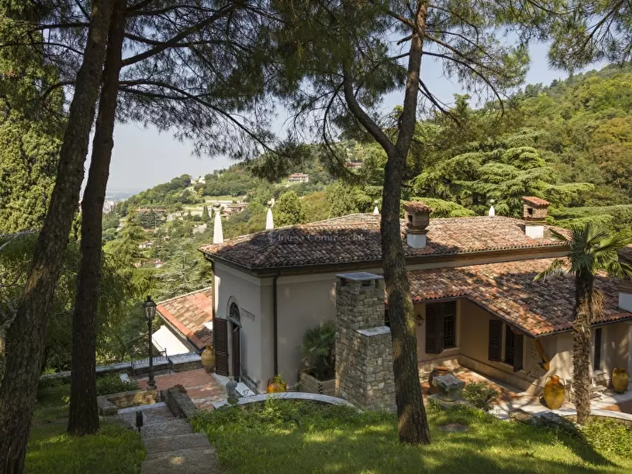 Immagine 18 di Villa in vendita  a Brescia