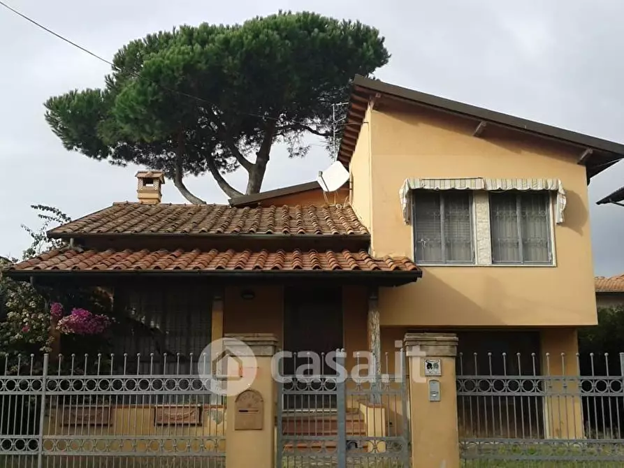 Immagine 11 di Casa indipendente in vendita  a Camaiore