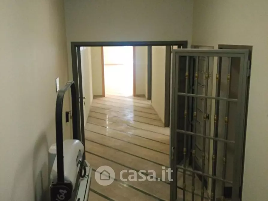 Immagine 4 di Ufficio in vendita  a Montecatini Terme