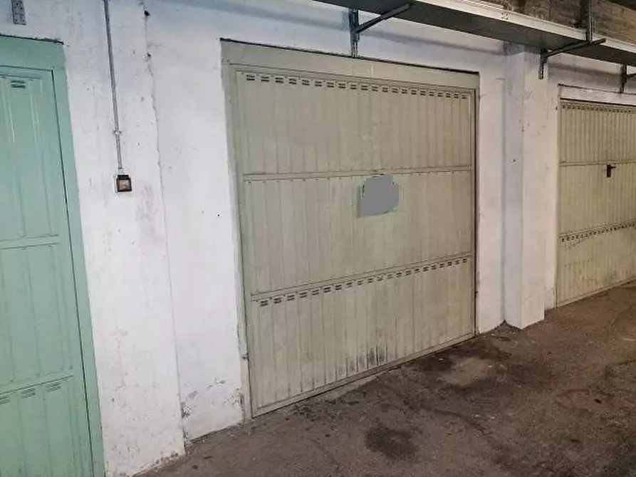 Immagine 1 di Garage in vendita  a Pistoia
