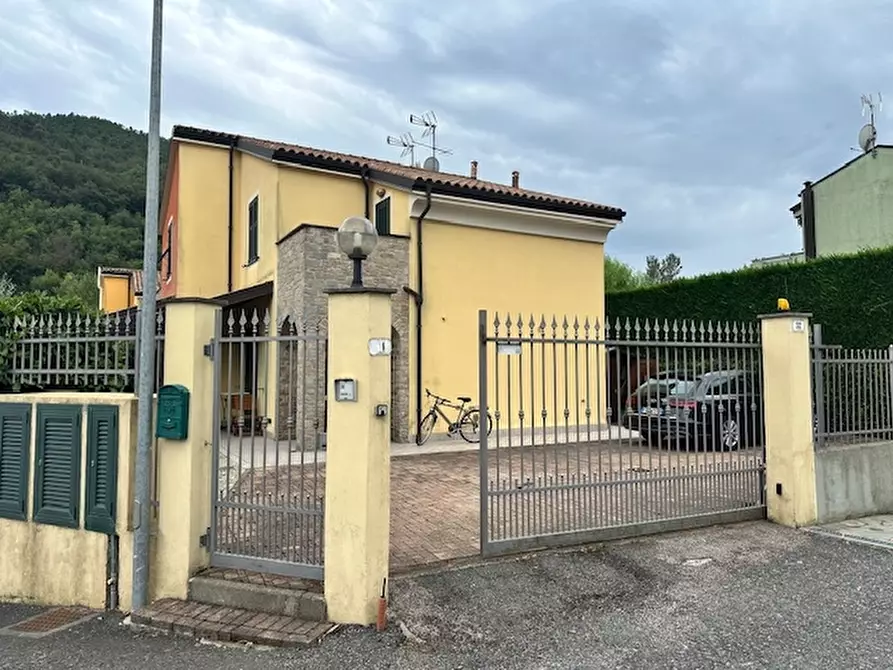 Immagine 1 di Villa in vendita  a Villanova D'albenga