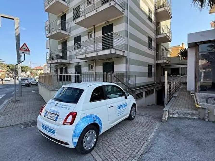 Immagine 1 di Box auto in vendita  a Loano