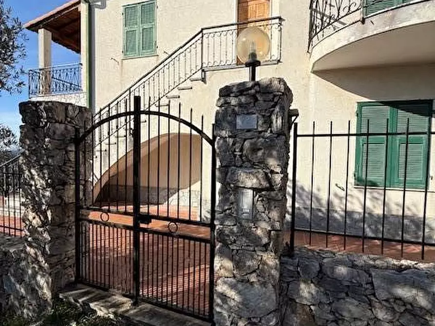 Immagine 15 di Villa in vendita  a Pietra Ligure