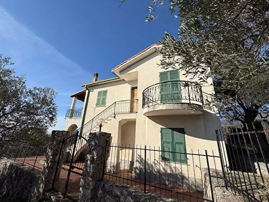 Immagine 16 di Villa in vendita  a Pietra Ligure