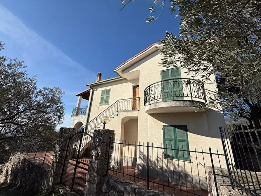 Immagine 17 di Villa in vendita  a Pietra Ligure
