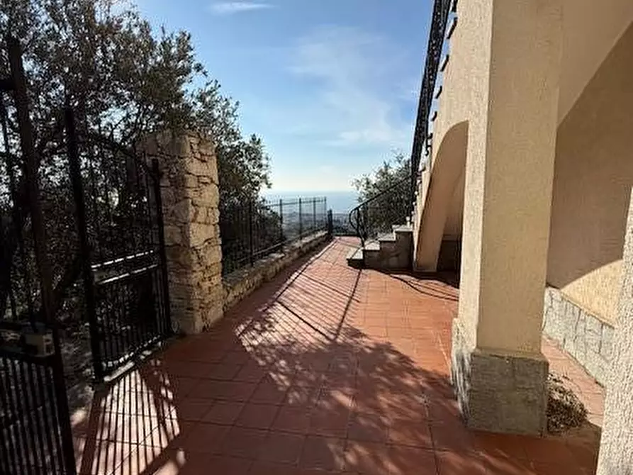 Immagine 18 di Villa in vendita  a Pietra Ligure